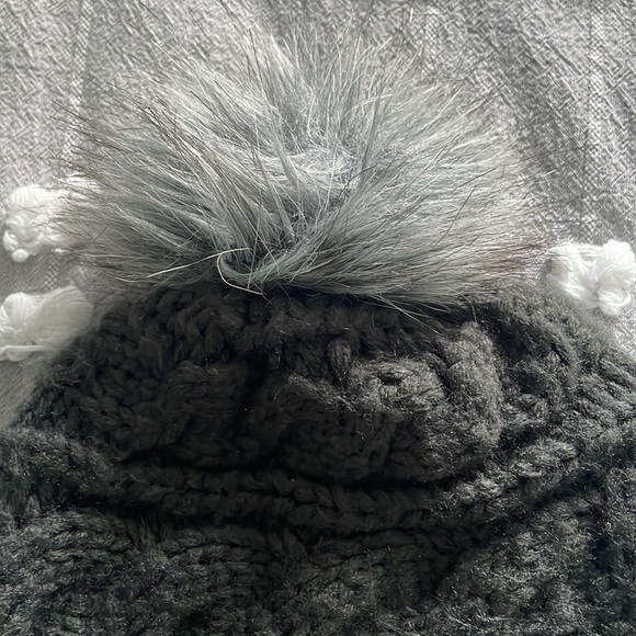 Women’s North Face Knit Toque - Picture 3 of 4